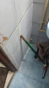 رش بق بمبيدات للقضاء على الحشرات 2 مكان مثالي لتواجد الصراصير والحشرات