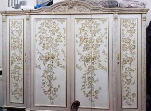 نقل خزانة ملابس