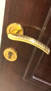 فتح أقفال الأبواب