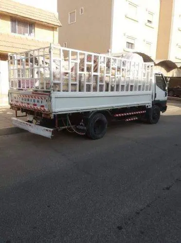سيارة نقل عفش حديثة ومؤهلة